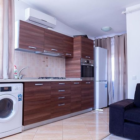 Garsoniere Dinu Lägenhet Bukarest Exteriör bild